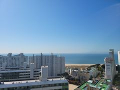 Apartment with a view of the beach 0th image
