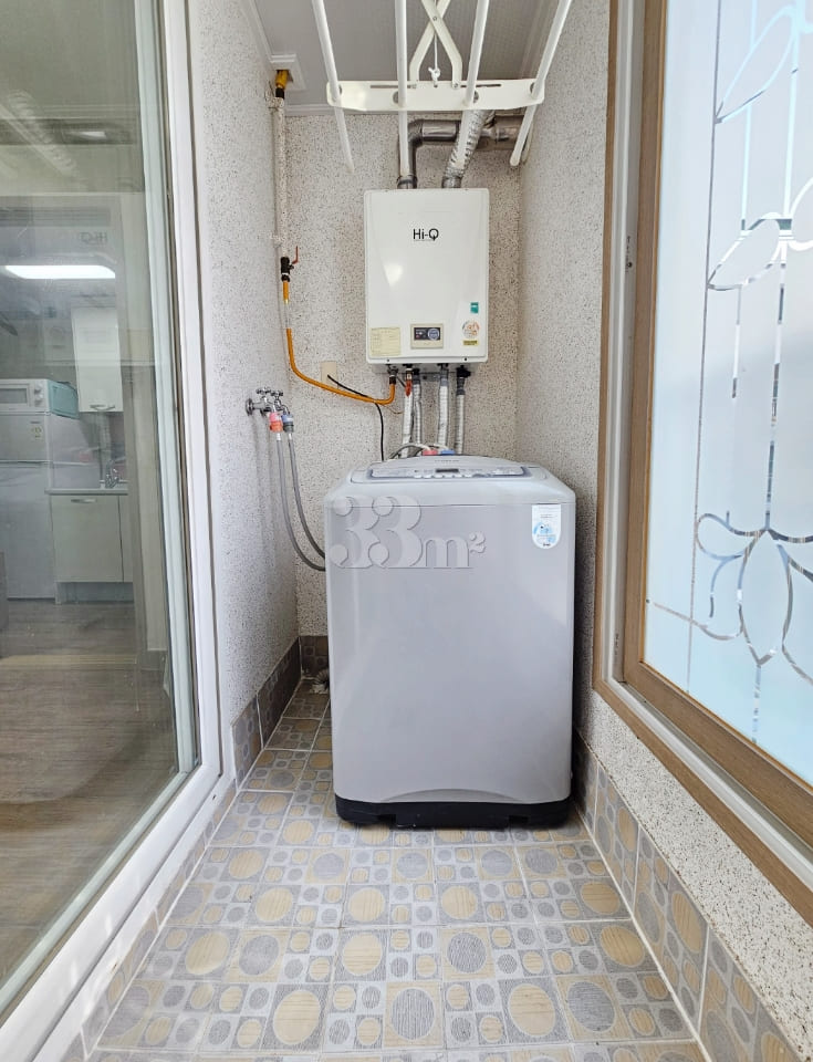 Fully furnished studio apartment near City Ha 13th image