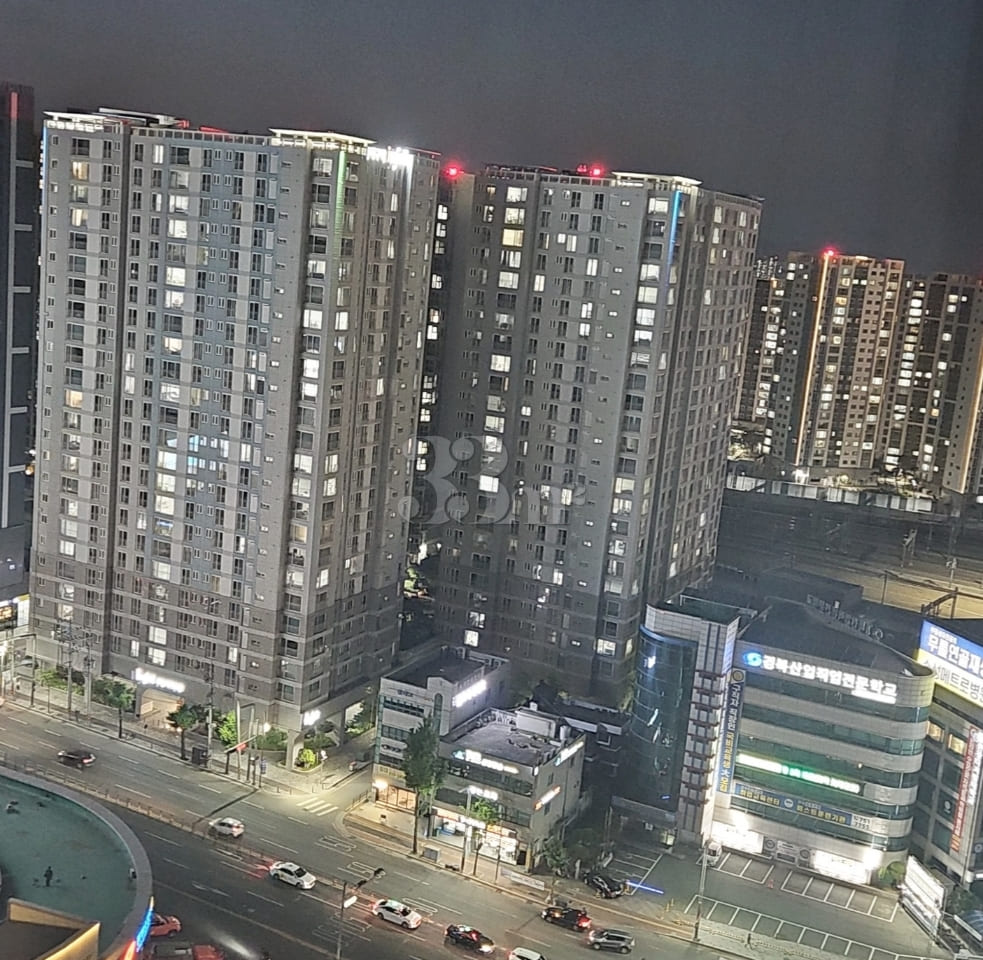 A beautiful, high-rise home near Dongdaegu St 14th image