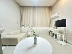 Newly renovated, fully repaired, fog stay 0th image