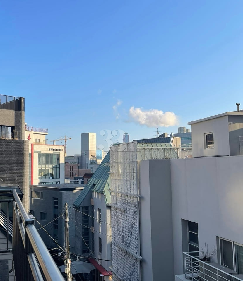 Spacious studio near Hapjeong and Hongdae sta 6th image
