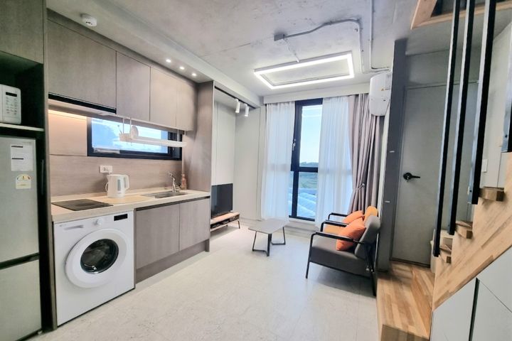🎉New Listing💜Duplex + Courtyard Terrace 5th image