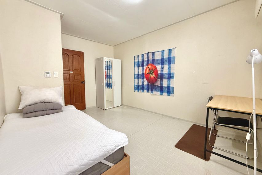 이대역 도보 4분 4룸