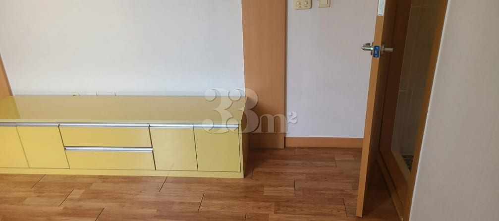 Bright studio apartment in Cheongdang-dong 7th image