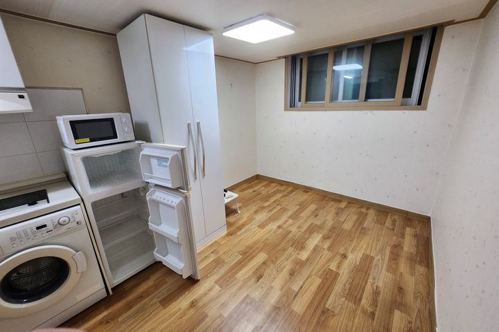 Room 202 0th image