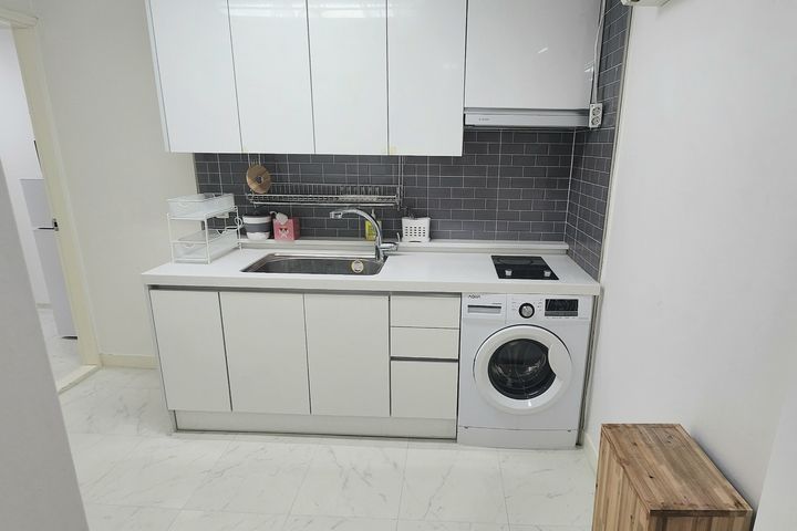 Cozy two-room apartment near Sinseol-dong Sta 10th image