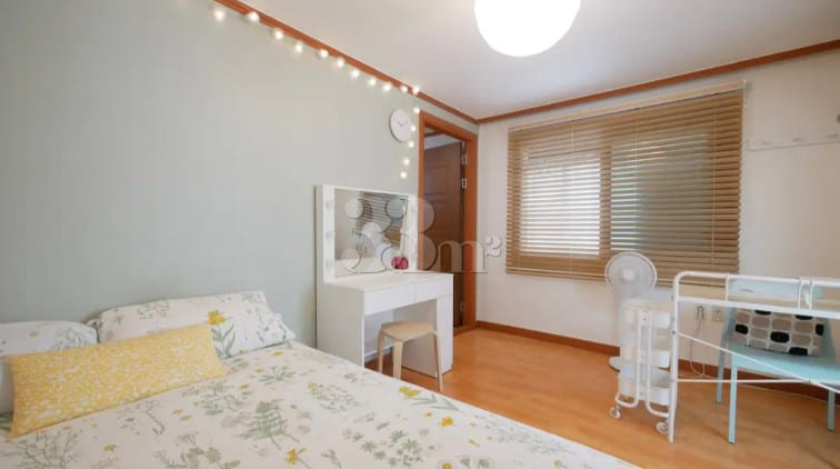 Studio with separate kitchen, 1 minute from S 12th image