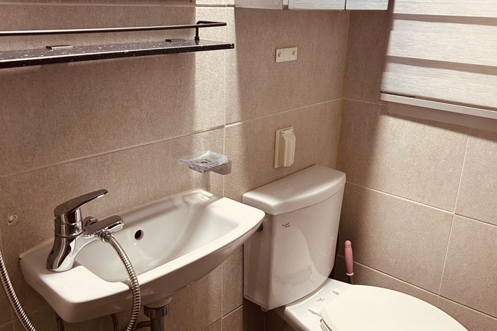C-1,5 Room 12th image