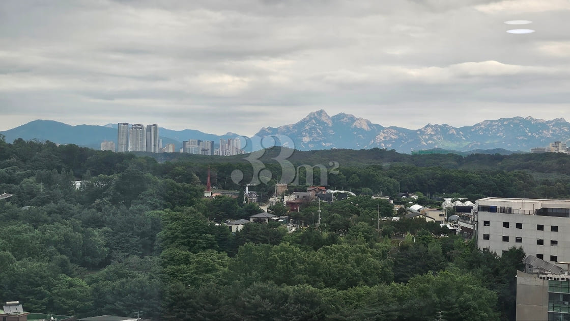 ♥️Sunrise over Bukhansan from Hwajeong Statio 12th image