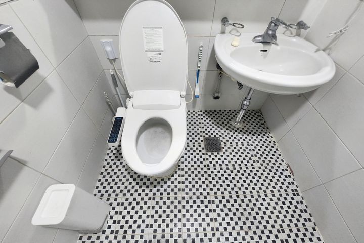 Quiet and clean with a mountain view. 4th image