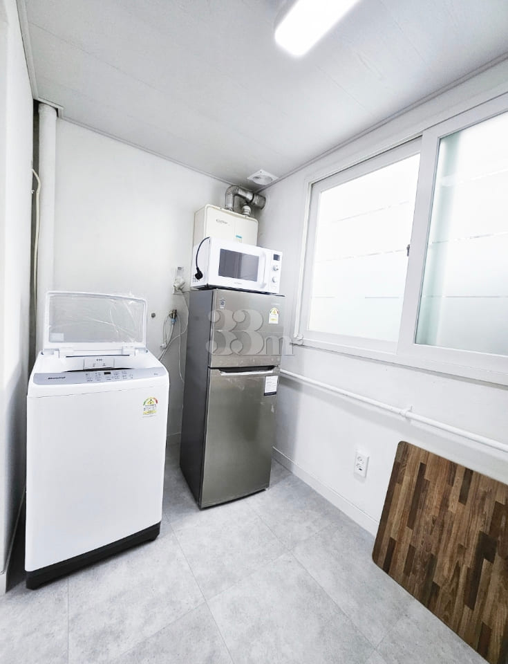 Remodeled, fully furnished H31 4th image