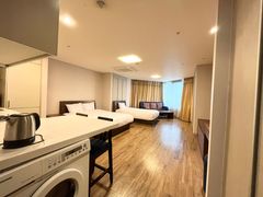 Spacious studio apartment near Seodaemun Stat 1th image