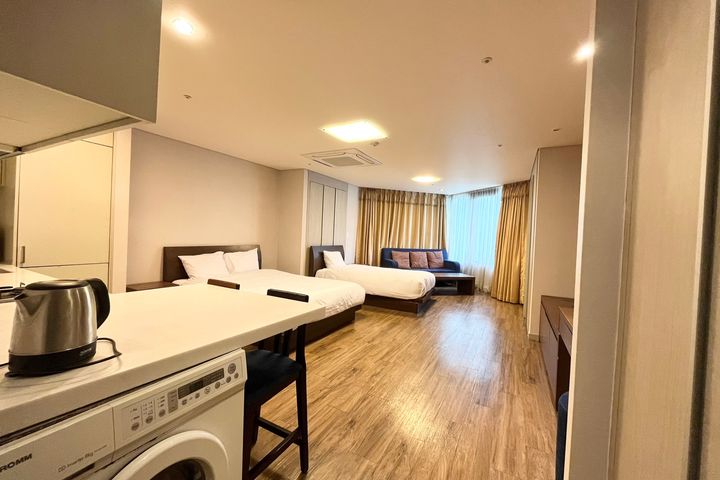 Spacious studio apartment near Seodaemun Stat 1th image