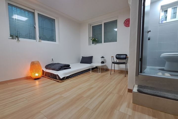 Spacious and clean room 1th image