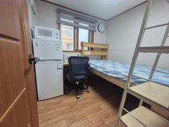 A sun-drenched room. 1th image