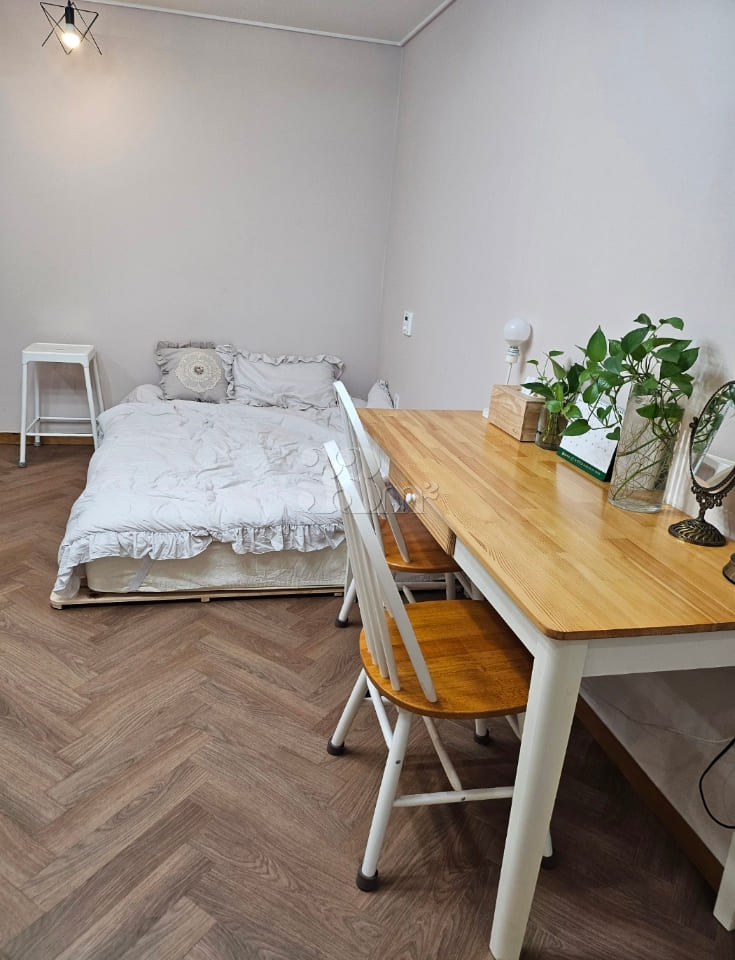 Cozy, stylish studio apartment in Jinju-si 2th image