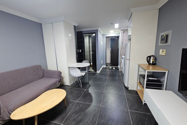 One-room apartment near Busan Dusil Station, 1th image
