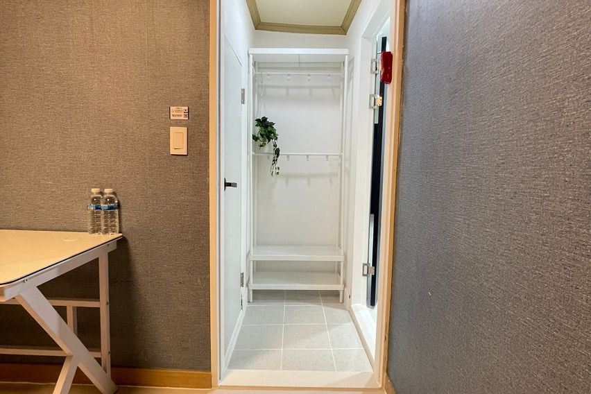 Room 105 / Spacious Room / Long-term Room 7th image