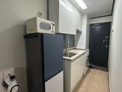 2-story studio apartment, 2-minute walk from 5th image