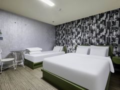 A clean twin-bed accommodation 1th image