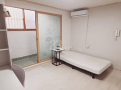 Fully-furnished Studio with Parking (Unit 3) 2th image