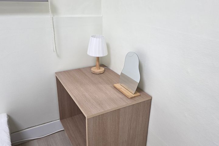 Clean, modern house. 15th image