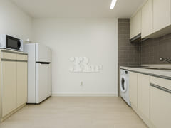 Newly built 1.5-room apartment with parking f 2th image
