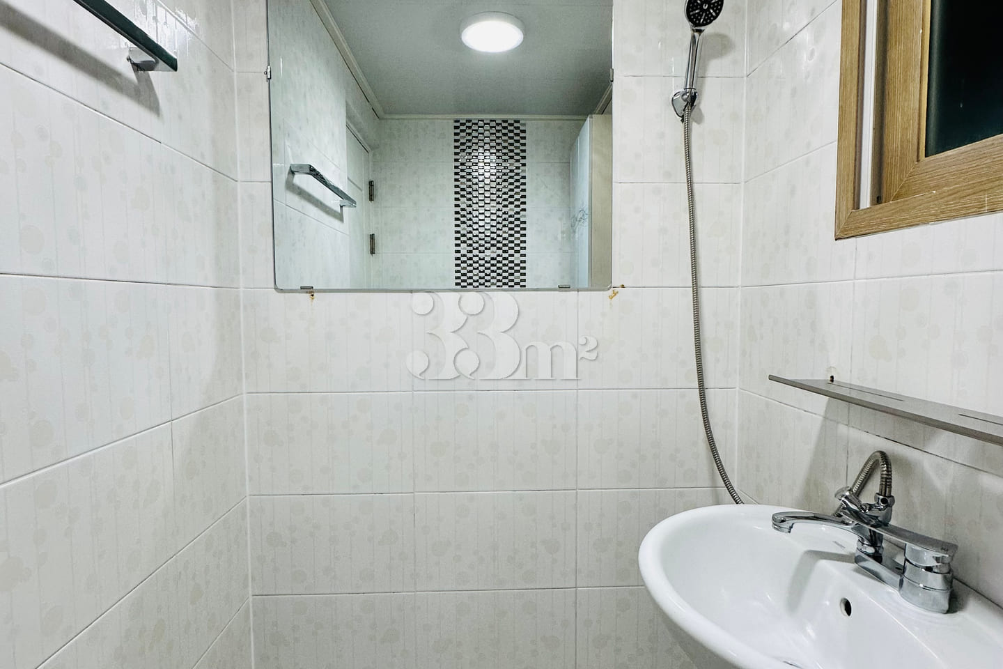 Women-only, fully furnished apartment near th 9th image
