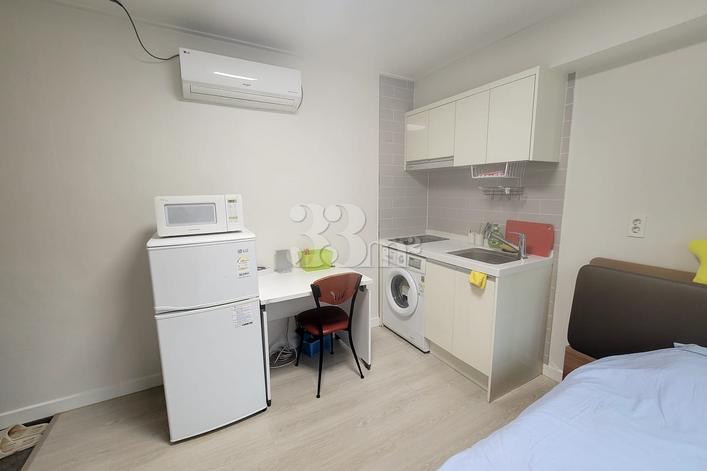 New studio apartment within walking distance  5th image