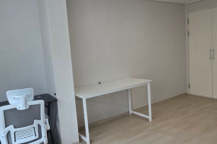 Two-bedroom apartment 4th image