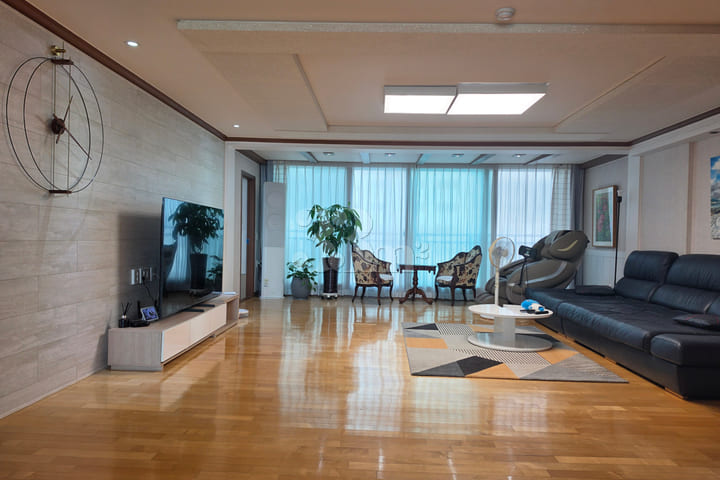 4-bedroom apartment near Sindaebang Station a