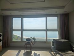A relaxing home with stunning sunrise and oce 4th image