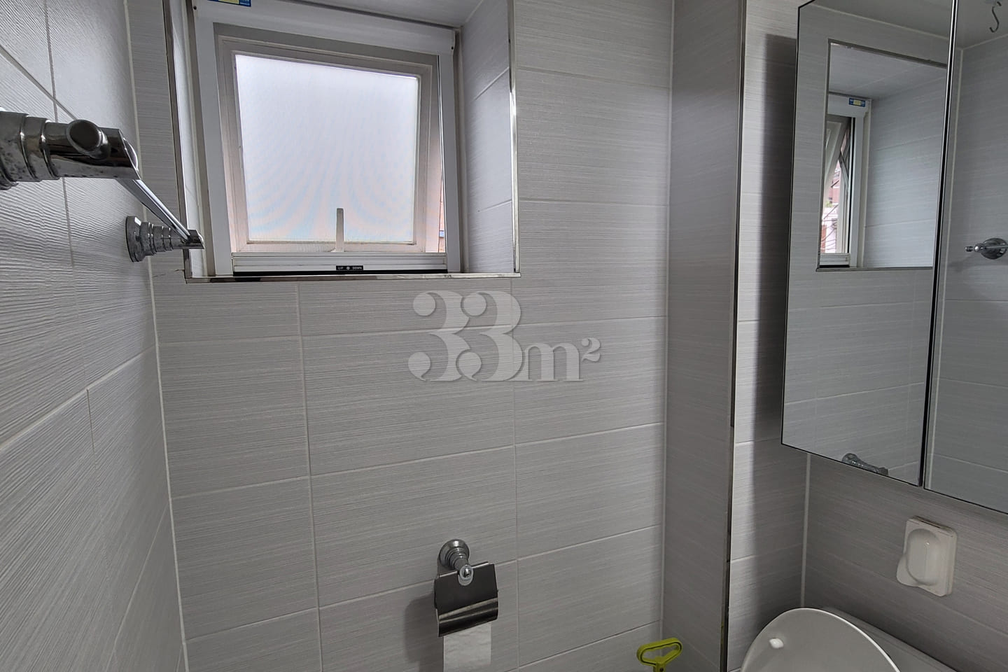 Studio apartment within walking distance of J 5th image
