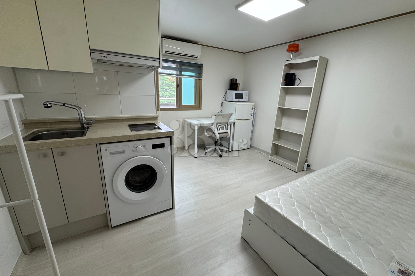 Studio apartment with a terrace near the back 0th image