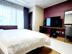 One-month stay at a beachfront duplex with a 7th image
