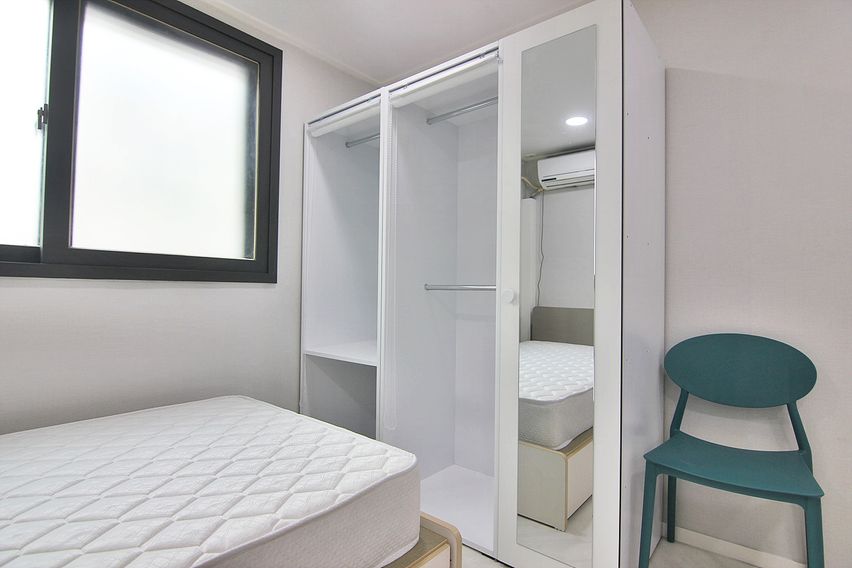 42 홍대 대로변 원룸