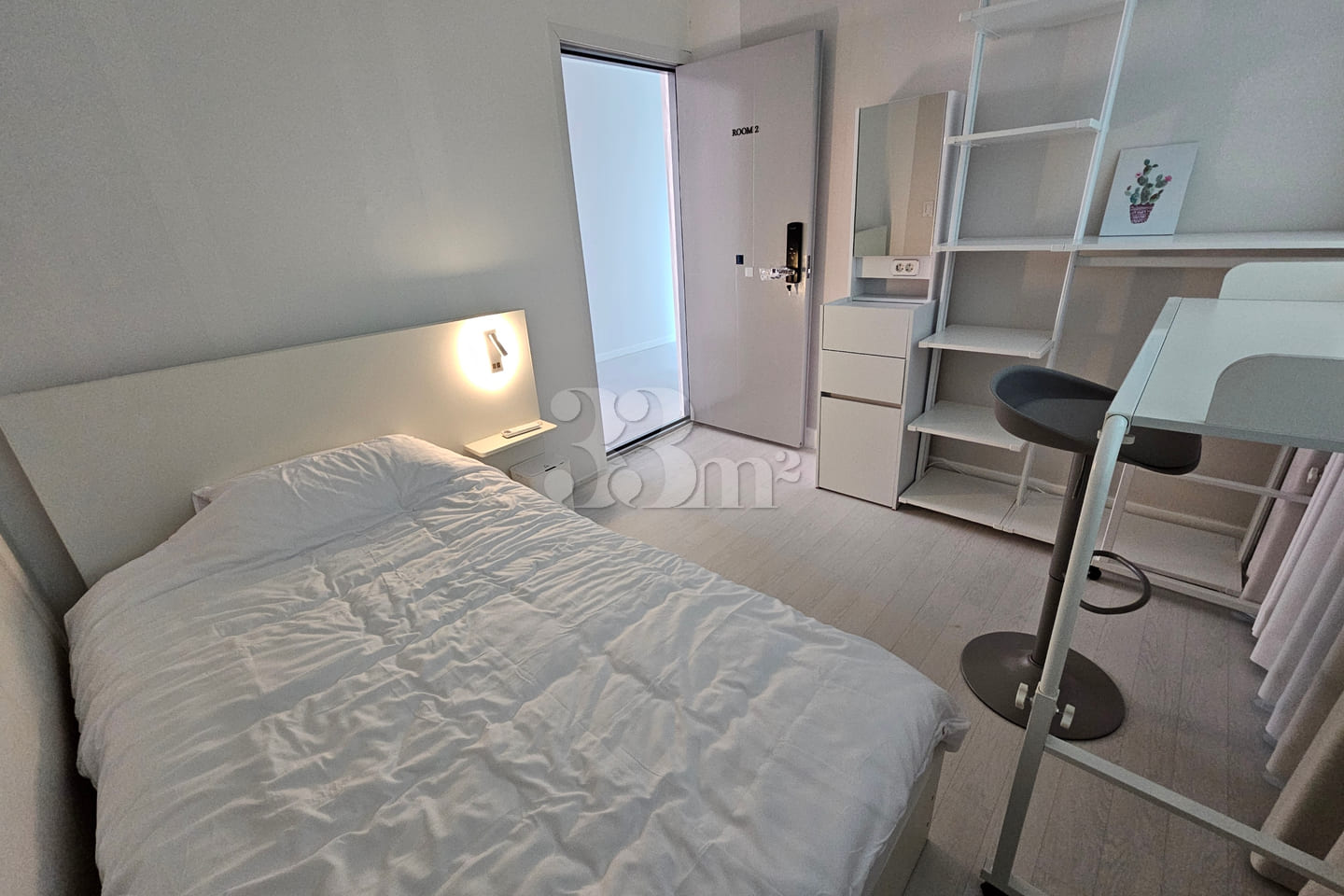Room 2 1번째 이미지