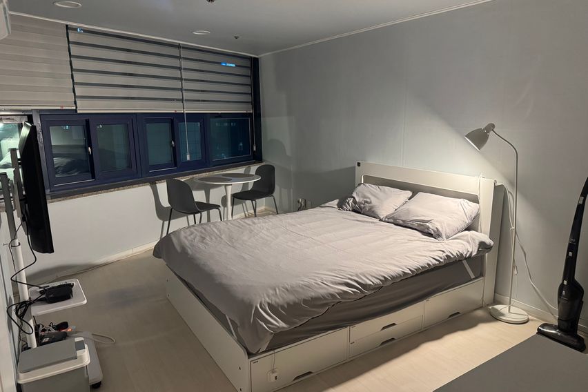✨Sinchon Station Area, Fully Furnished Studio 0th image