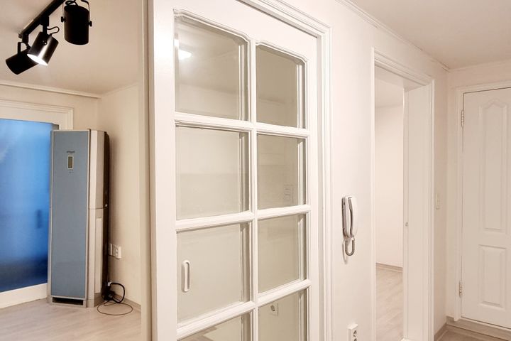 Cozy two-room apartment near Bangbae Station 0th image