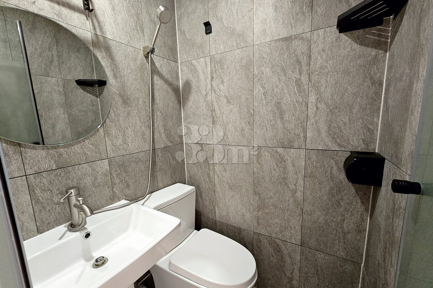 New Luxury Fully Furnished Unit 402 6th image