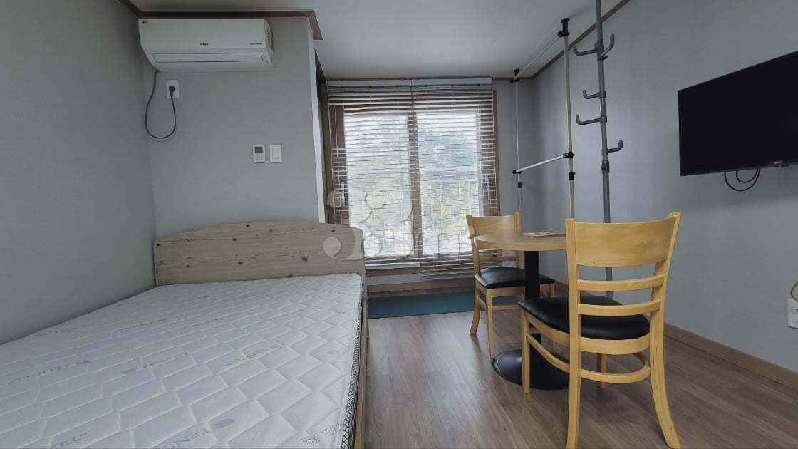 Pine Village, Unit 309 3th image