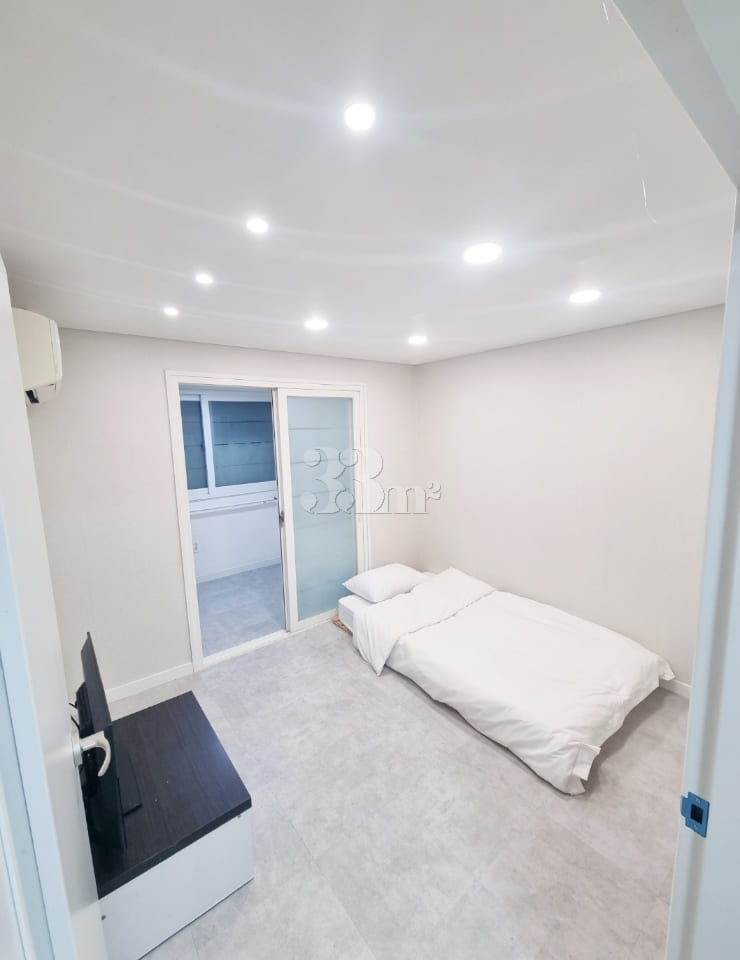 Remodeled, fully furnished H31 0th image