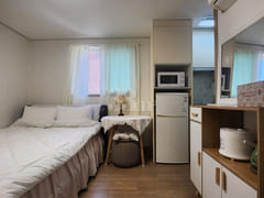 A "Sweet Sleep" Home Right Next to the Statio 2th image