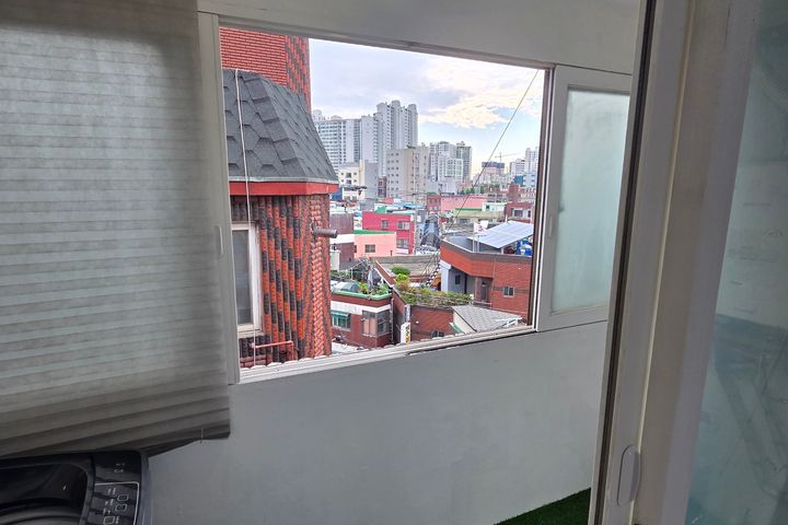 Fully renovated two-room unit in Dowon-dong 8th image
