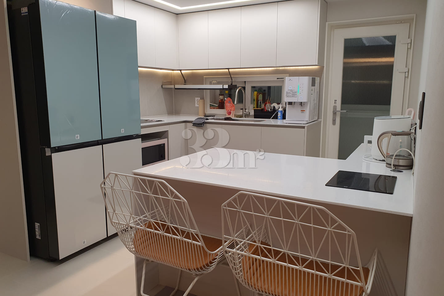 Top-of-the-line remodeled 3-room apartment in 8th image