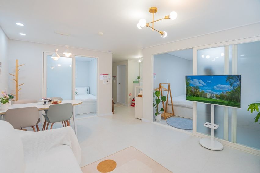 Dongdaemun, 2-minute walk, 3-room apartment w 0th image