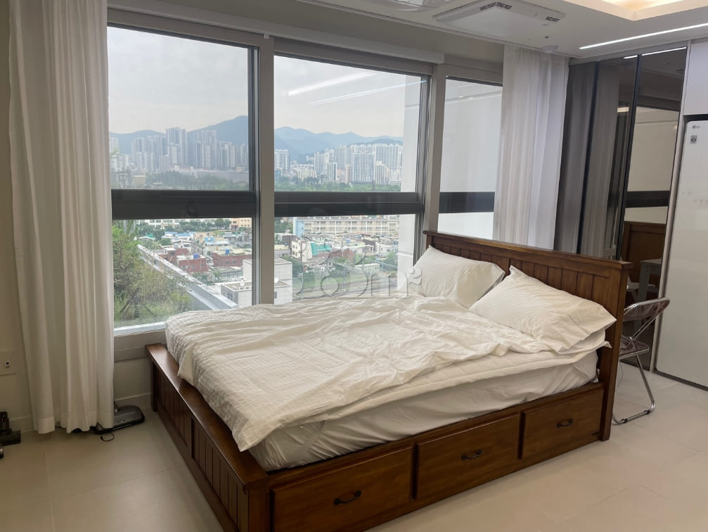 Newly built officetel in Seomyeon 7th image