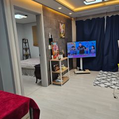 모던하고 편리한 투룸 방 이미지