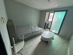 Sunny two-bedroom apartment near the subway s 3th image