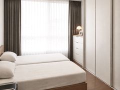 Fully furnished unit with great natural light 3th image